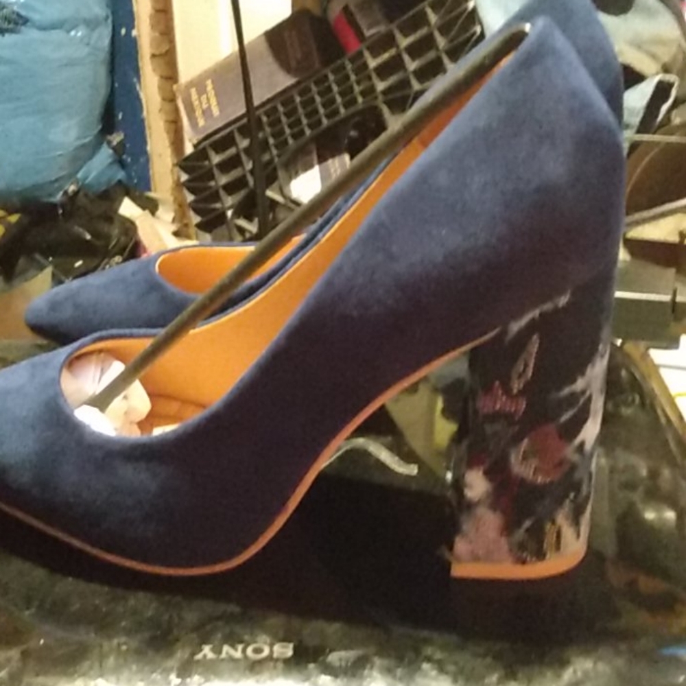 Shoes - Picture 3 of 3
